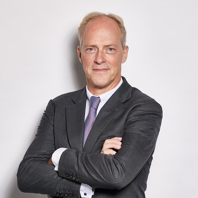 Portraitfoto von Geschäftsführer Dr. John Benjamin Schroeder
